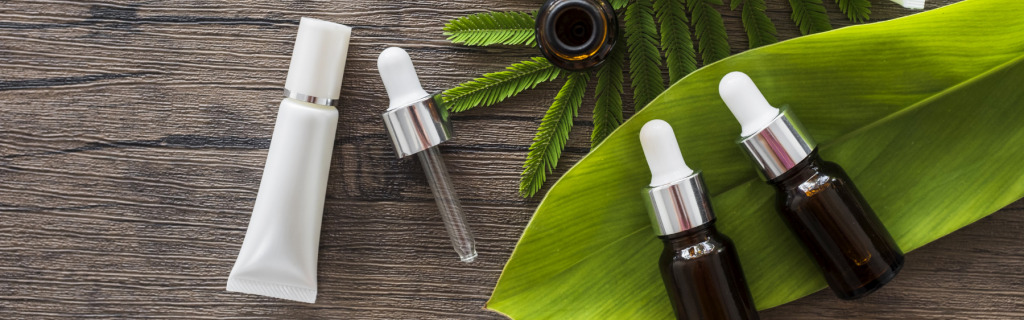 Cosmetiques sur une table